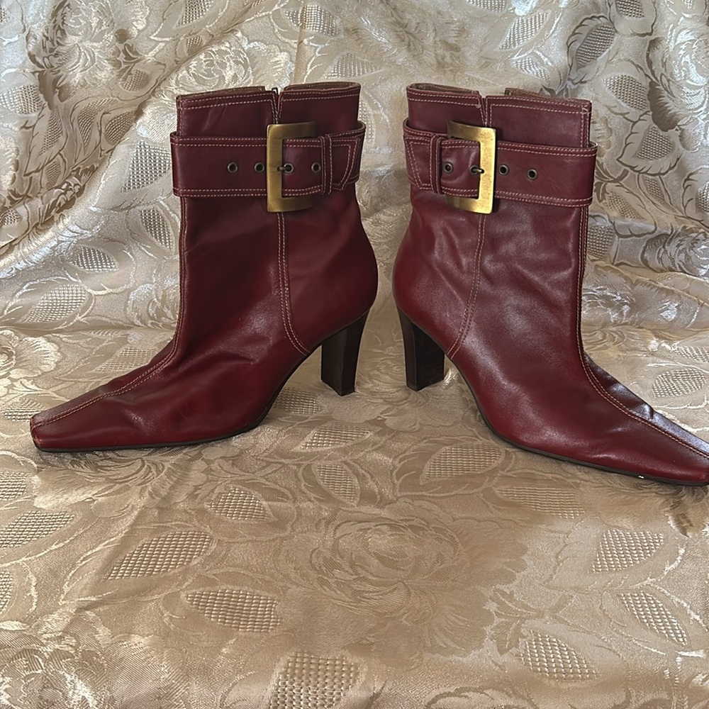 Leather upper Maroon boots.